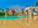 Stunning 5 bedrooms villa with private swimming pool and beach